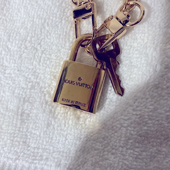 Louis Vuitton Lock and Key #323 Necklace - Picture 11 of 14